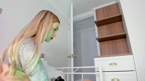 sophie online show from 03-09-26, 07:07