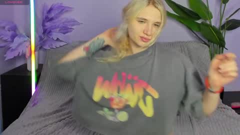 Snapshot of kitty_blondy chatting on 04-06-26, 03:37 kitty blondy online show from 04-06-26, 03:37