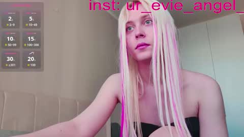 Evelyn online show from 03-25-26, 10:54