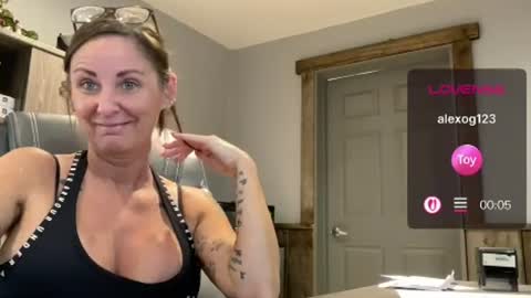 Snapshot of kittykattlove2 chatting on 06-26-26, 03:38 kittykattlove2 online show from 06-26-26, 03:38