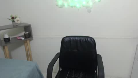 kittylove_x online show from 06-23-26, 05:44