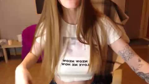 KittyloveMoon online show from 05-20-26, 03:51