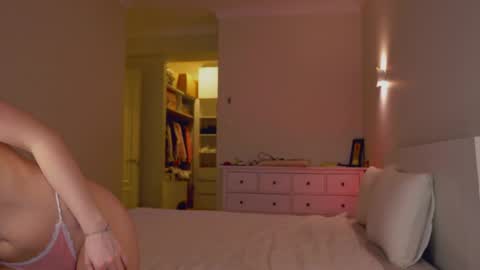 Snapshot of kittymeow_xxx chatting on 05-16-26, 01:32 Sofia online show from 05-16-26, 01:32