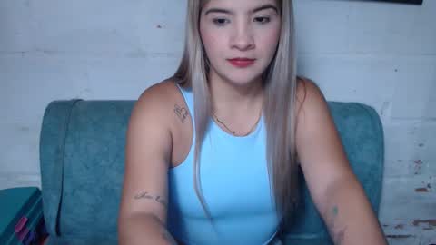 kittyzevee_ online show from 03-26-26, 12:06