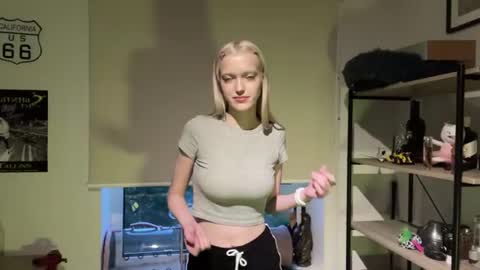 Snapshot of kortneyhiedeman chatting on 06-23-26, 07:56 Ariela online show from 06-23-26, 07:56
