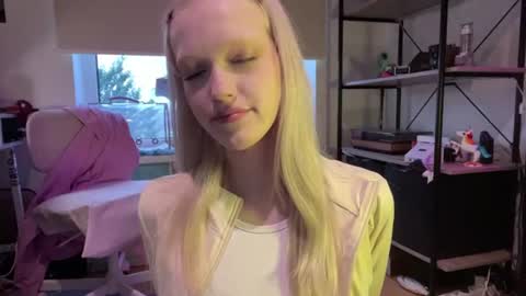Snapshot of kortneyhiedeman chatting on 06-26-26, 06:45 Ariela online show from 06-26-26, 06:45