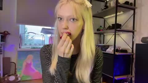 Snapshot of kortneyhiedeman chatting on 07-07-26, 06:45 Ariela online show from 07-07-26, 06:45