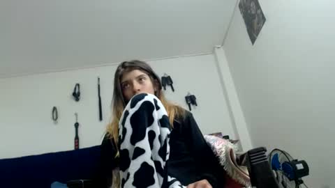 Snapshot of kratos_and_afrodita chatting on 07-19-26, 03:43 kratos_and_afrodita online show from 07-19-26, 03:43