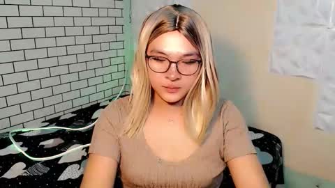 Snapshot of krezikeed chatting on 03-16-26, 05:44 krezikeed online show from 03-16-26, 05:44