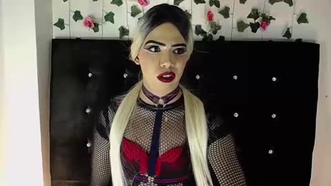 kristal_queen01 online show from 04-01-26, 01:41
