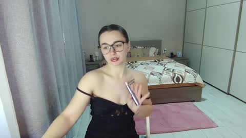 twitter    Annemarye 23 online show from 03-29-26, 06:13