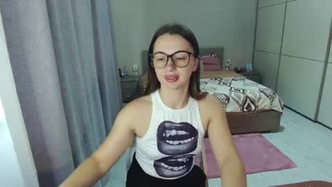 Snapshot of kristall_xxx chatting on 06-20-26, 06:38 twitter Annemarye 23 online show from 06-20-26, 06:38