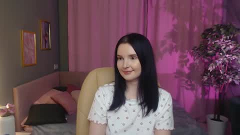 Snapshot of kristen_belll chatting on 03-27-26, 02:39 Sophia online show from 03-27-26, 02:39