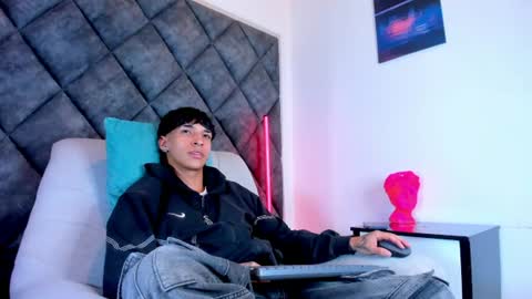 Kroy Wave  Muscle Tattoos Latino online show from 08-04-26, 03:21
