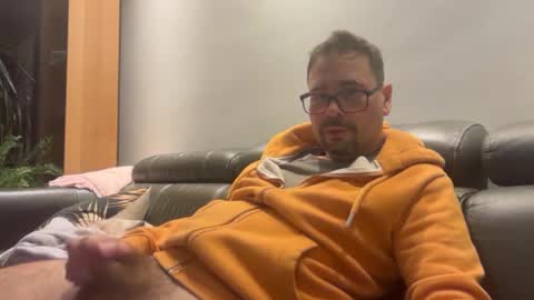 krzysztof1977 online show from 06-19-26, 09:18