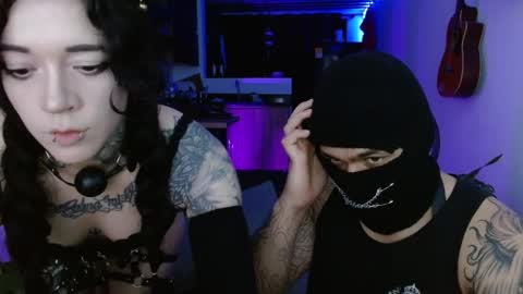 kuro_shir0 online show from 04-12-26, 02:27