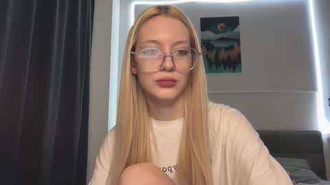 Bella and Alexandra online show from 01-10-26, 11:20