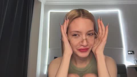 Bella and Alexandra online show from 01-18-26, 05:22