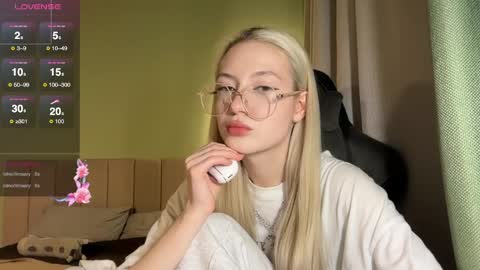 Snapshot of kvetapin chatting on 05-25-26, 12:16 Bella and Alexandra online show from 05-25-26, 12:16