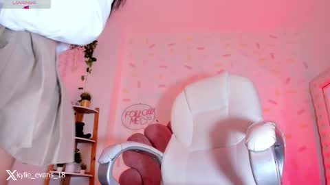 Kylie online show from 03-08-26, 08:51