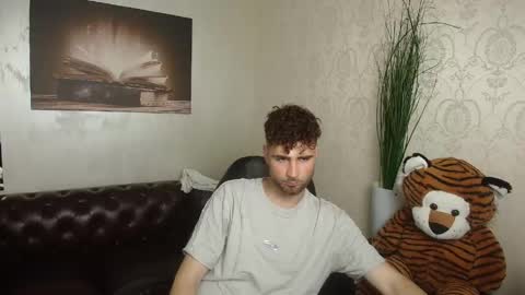 KyloEast online show from 04-27-26, 04:21