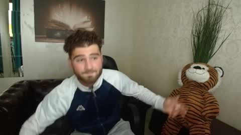 KyloEast online show from 05-11-26, 02:45