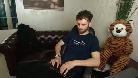 KyloEast online show from 05-13-26, 04:43