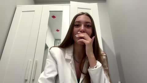 Selena online show from 03-20-26, 03:44