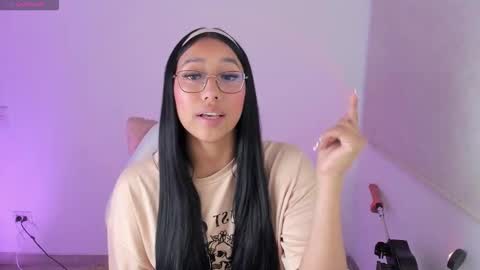 Snapshot of kyy_isa chatting on 02-04-26, 01:00 IG online show from 02-04-26, 01:00