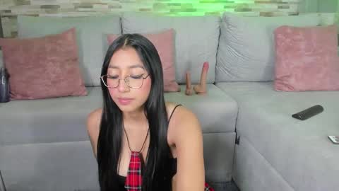 Snapshot of kyy_isa chatting on 02-06-26, 03:22 IG online show from 02-06-26, 03:22