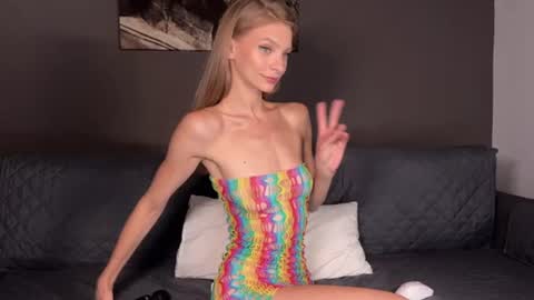 Snapshot of l_0l chatting on 07-17-26, 12:28 Julie online show from 07-17-26, 12:28