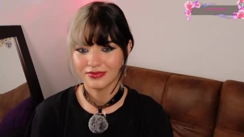 Snapshot of la_diabla_111_ chatting on 05-27-26, 09:34 Karime online show from 05-27-26, 09:34
