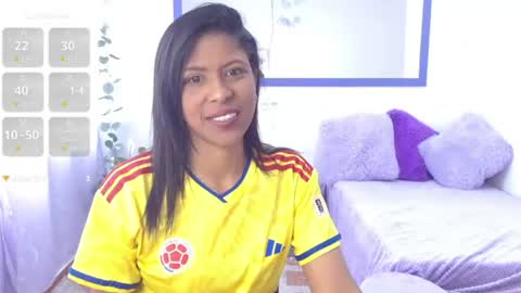 Snapshot of la_negritaa chatting on 06-17-26, 07:59 Sara online show from 06-17-26, 07:59