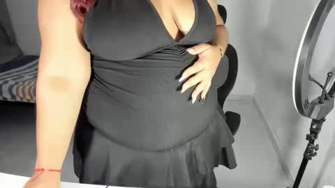 la_pequena_culona online show from 05-21-26, 01:45