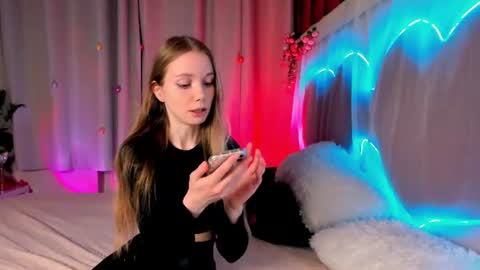 Snapshot of lada2k4 chatting on 06-18-26, 05:08 Lada online show from 06-18-26, 05:08