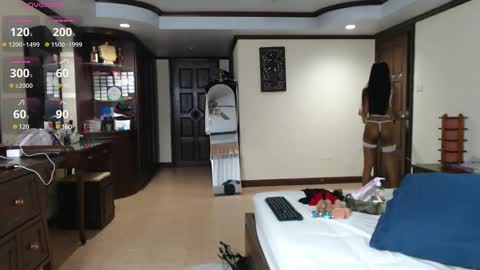 Mia online show from 02-08-25, 11:22