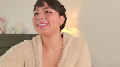 Snapshot of lady_ni chatting on 06-19-26, 01:37 700 1300 -5 online show from 06-19-26, 01:37