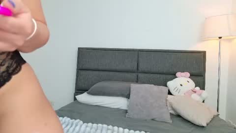 Snapshot of lady_ni chatting on 06-27-26, 02:44 700 1300 -5 online show from 06-27-26, 02:44