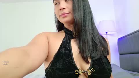 Snapshot of lady_ni chatting on 07-15-26, 01:05 700 1300 -5 online show from 07-15-26, 01:05