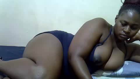 Snapshot of lady_veee chatting on 05-25-26, 02:01 vivi online show from 05-25-26, 02:01