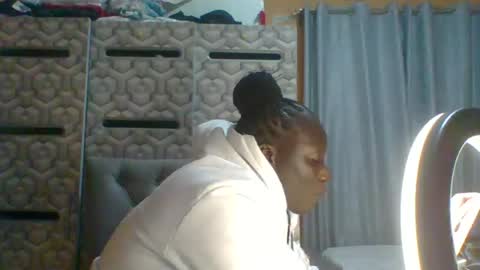 lindah32 online show from 07-05-26, 09:33