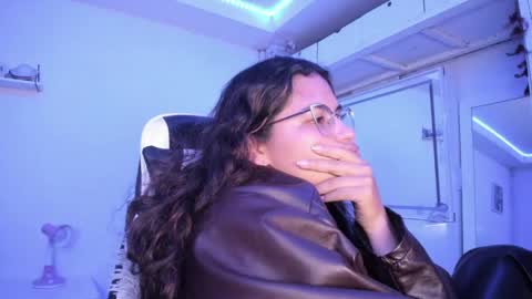 Snapshot of ladybrown_16 chatting on 06-05-26, 06:52 Lady online show from 06-05-26, 06:52