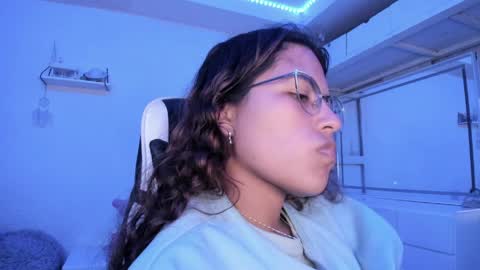 Snapshot of ladybrown_16 chatting on 06-08-26, 02:34 Lady online show from 06-08-26, 02:34