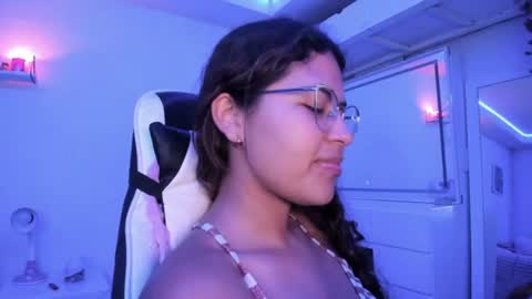 Snapshot of ladybrown_16 chatting on 06-17-26, 03:09 Lady online show from 06-17-26, 03:09