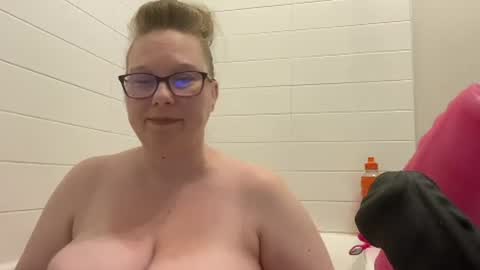Snapshot of ladycherielynn chatting on 06-17-26, 02:07 LadyCherieLynn online show from 06-17-26, 02:07
