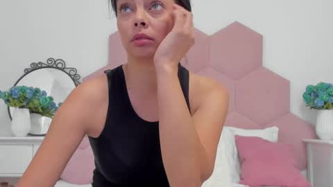 Snapshot of ladyliia chatting on 01-10-25, 04:54 Lia online show from 01-10-25, 04:54