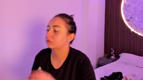 Snapshot of ladysweetts chatting on 06-17-26, 12:35 Lady online show from 06-17-26, 12:35