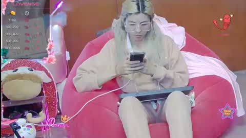 Snapshot of laflakita21 chatting on 06-26-26, 02:38 Skinnygirl online show from 06-26-26, 02:38