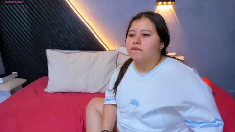 Snapshot of laia_and_aloby chatting on 06-17-26, 12:02 online show from 06-17-26, 12:02