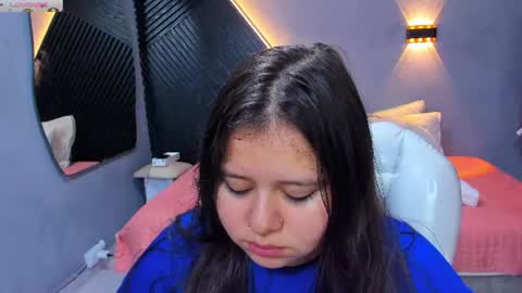 Snapshot of laia_and_aloby chatting on 06-20-26, 10:01 online show from 06-20-26, 10:01